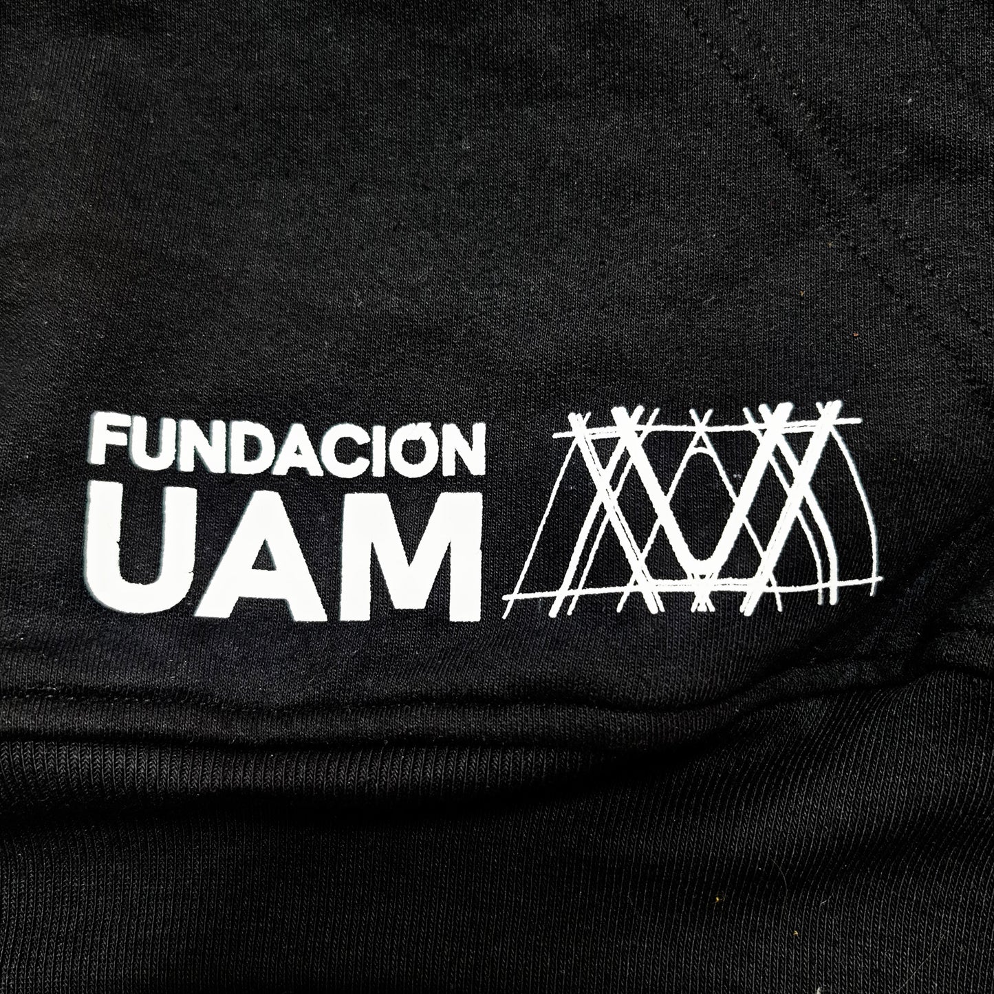 SUDADERA NEGRA FUNDACIÓN UAM