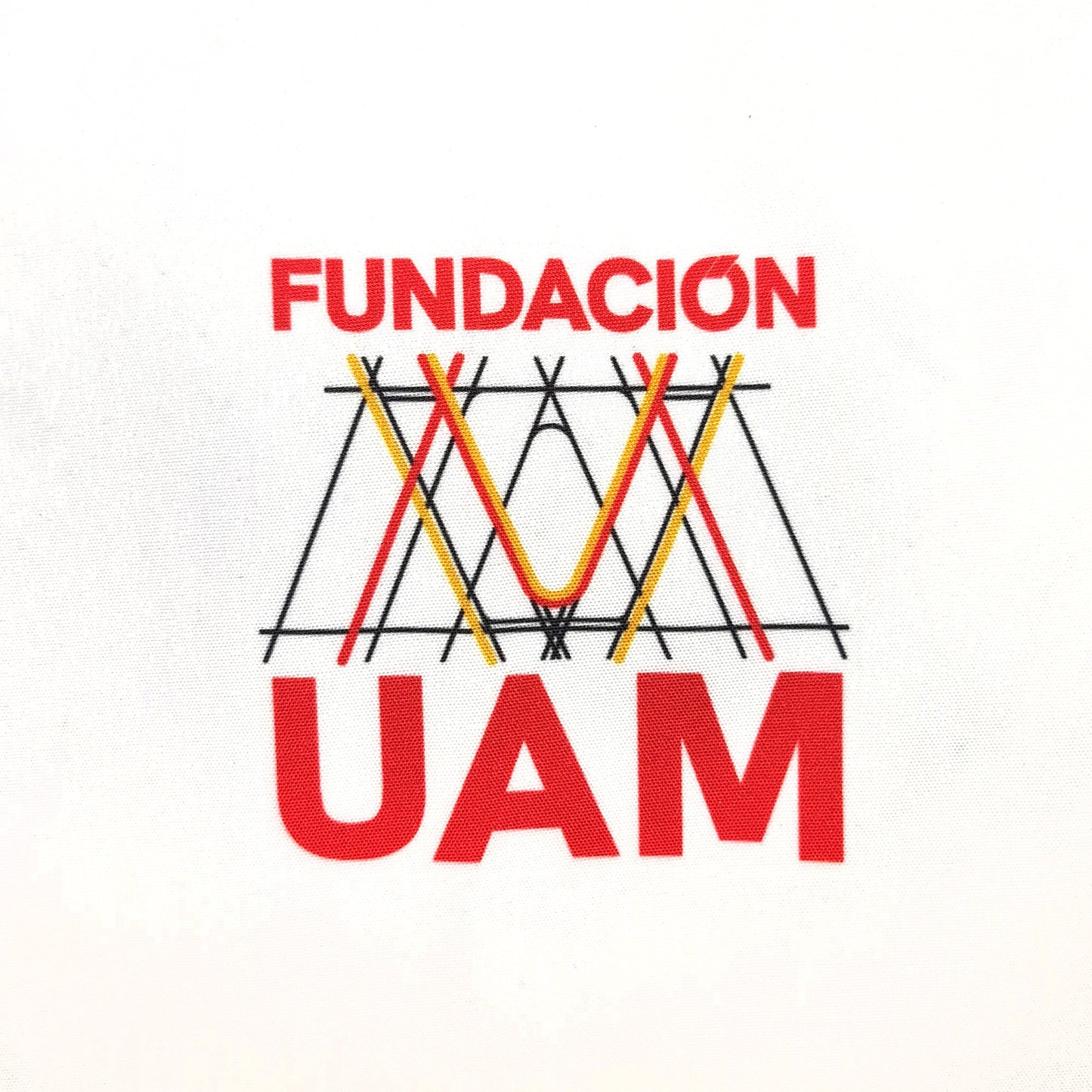 CHAMARRA NEGRA FUNDACIÓN UAM (logo dorado)